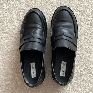 Steve Madden Women’s Black Loafer with Lug Sole